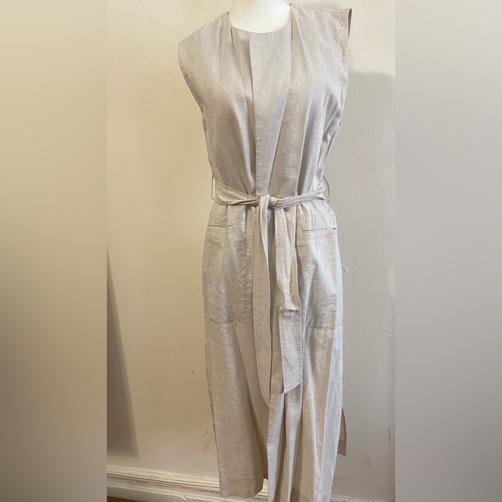 Theory linen vest neutral color
